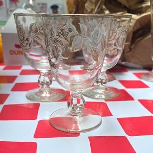 Elegant Gold Floral Wine Glass Set